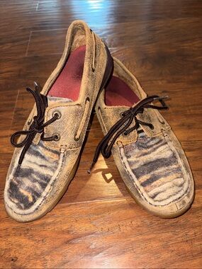 Twisted X Women's Tan Suede Slip-On Boat Shoes with Striped Vamp Size 8